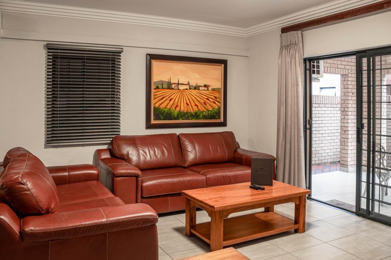 Camelot Guest House & Apartments Potchefstroom Exterior photo
