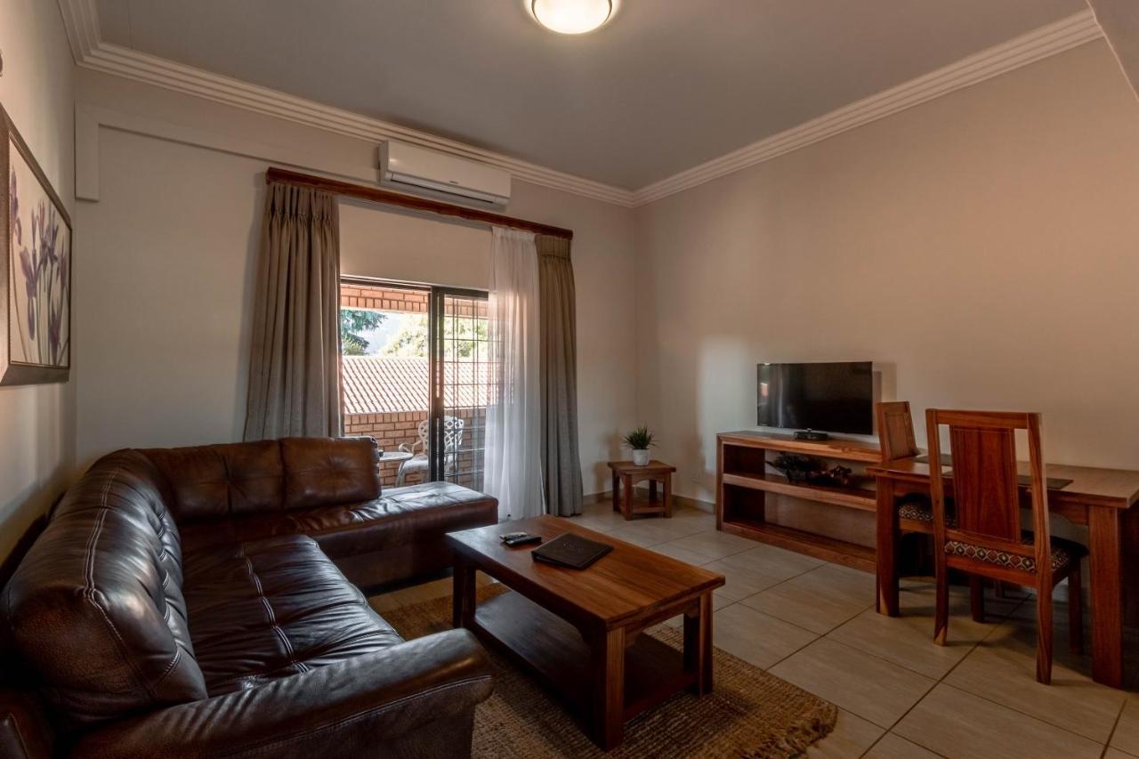 Camelot Guest House & Apartments Potchefstroom Exterior photo
