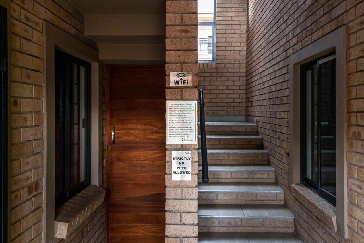 Camelot Guest House & Apartments Potchefstroom Exterior photo