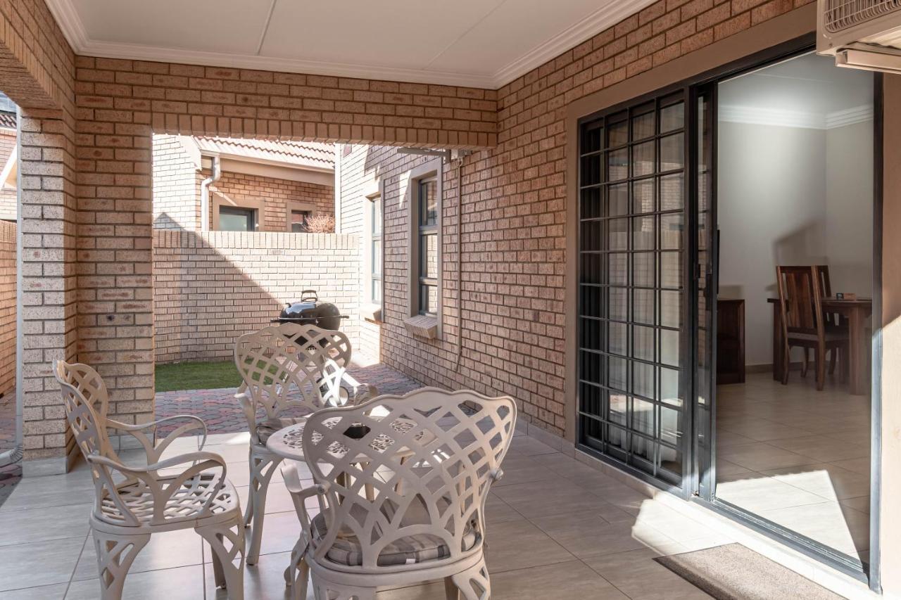Camelot Guest House & Apartments Potchefstroom Exterior photo