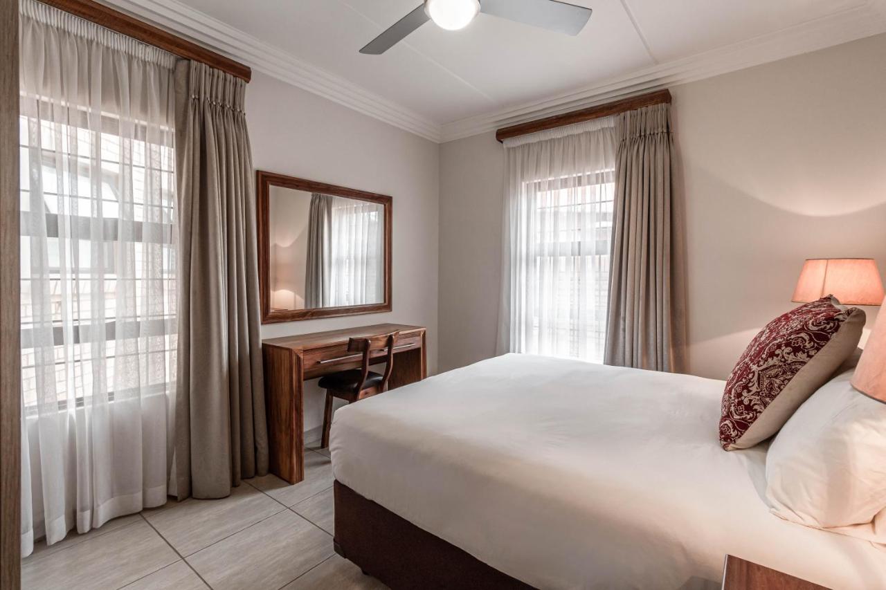 Camelot Guest House & Apartments Potchefstroom Exterior photo