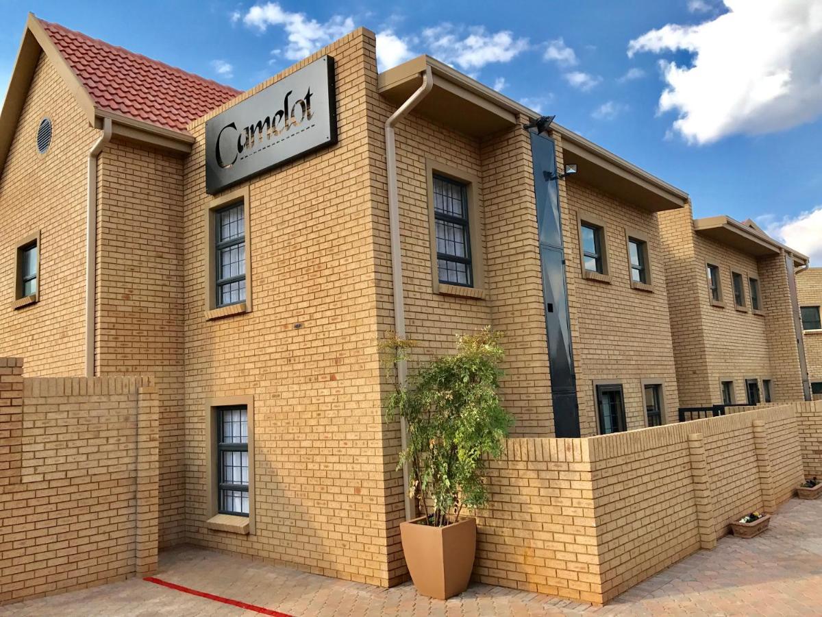 Camelot Guest House & Apartments Potchefstroom Exterior photo